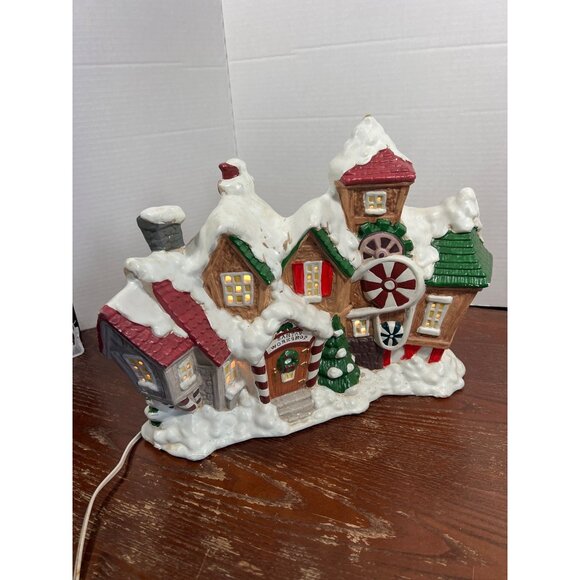 Vintage Ceramic Light-Up Winter Village House Decoration With Snow-Covered Roofs - Picture 4 of 4